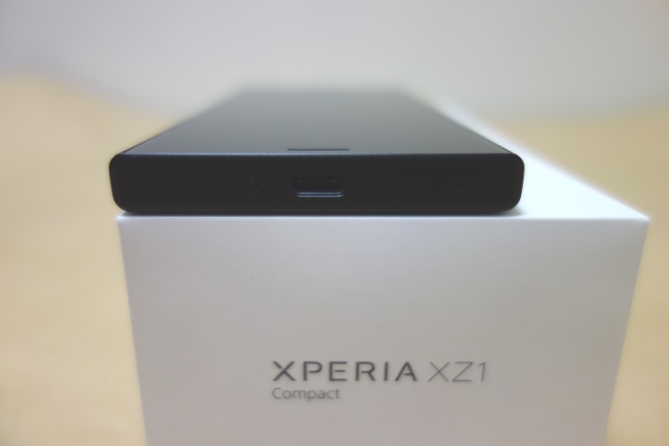 Sony Xperia XZ1 Compact G8441の本体下面