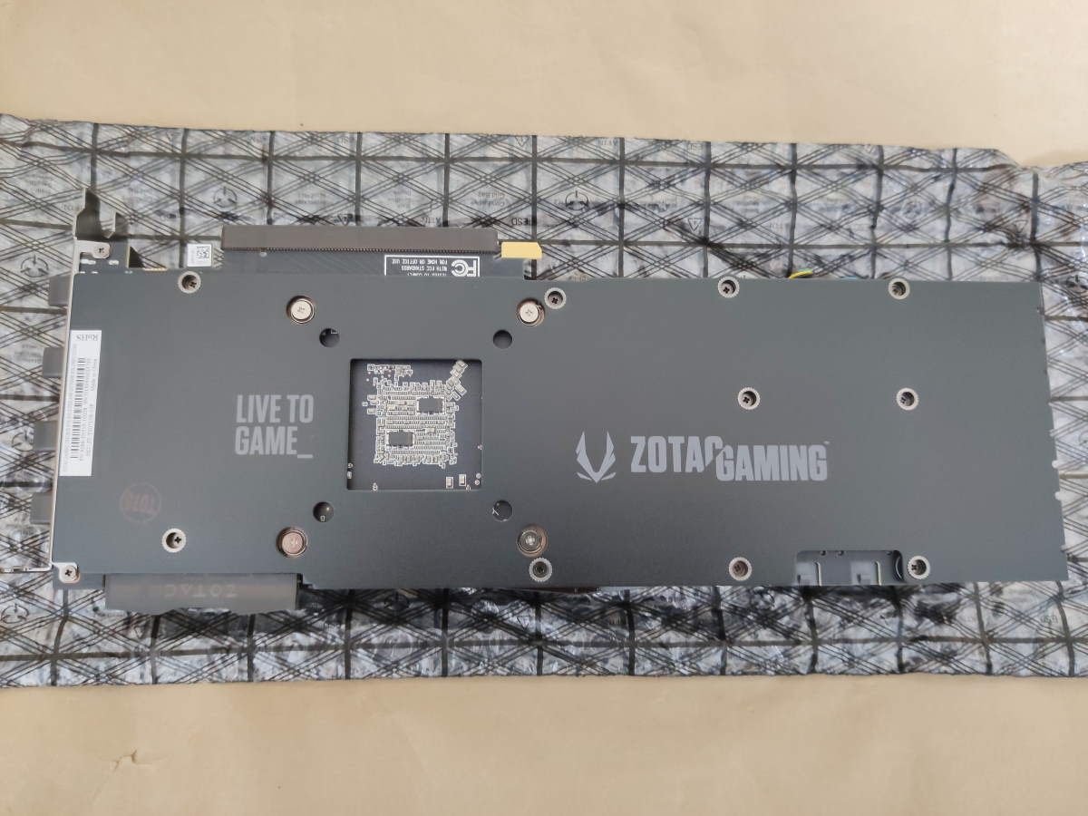 ZOTAC GeForce RTX 2070 SUPER AMP Extreme本体(バックプレート側)
