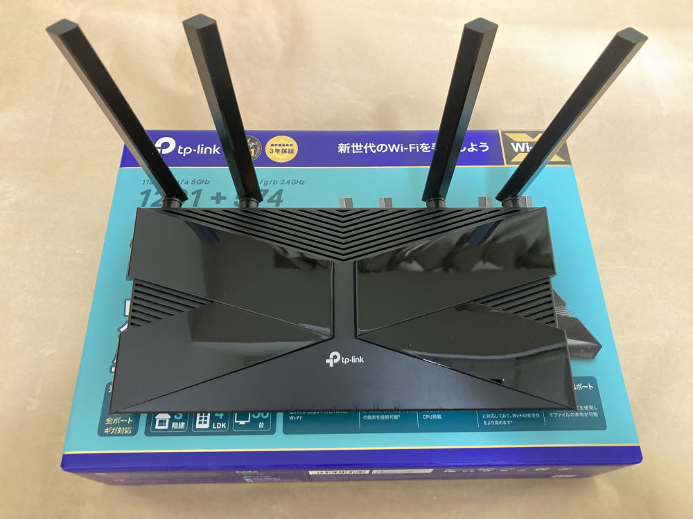 TP-LINK Archer AX20を斜め上から見た様子