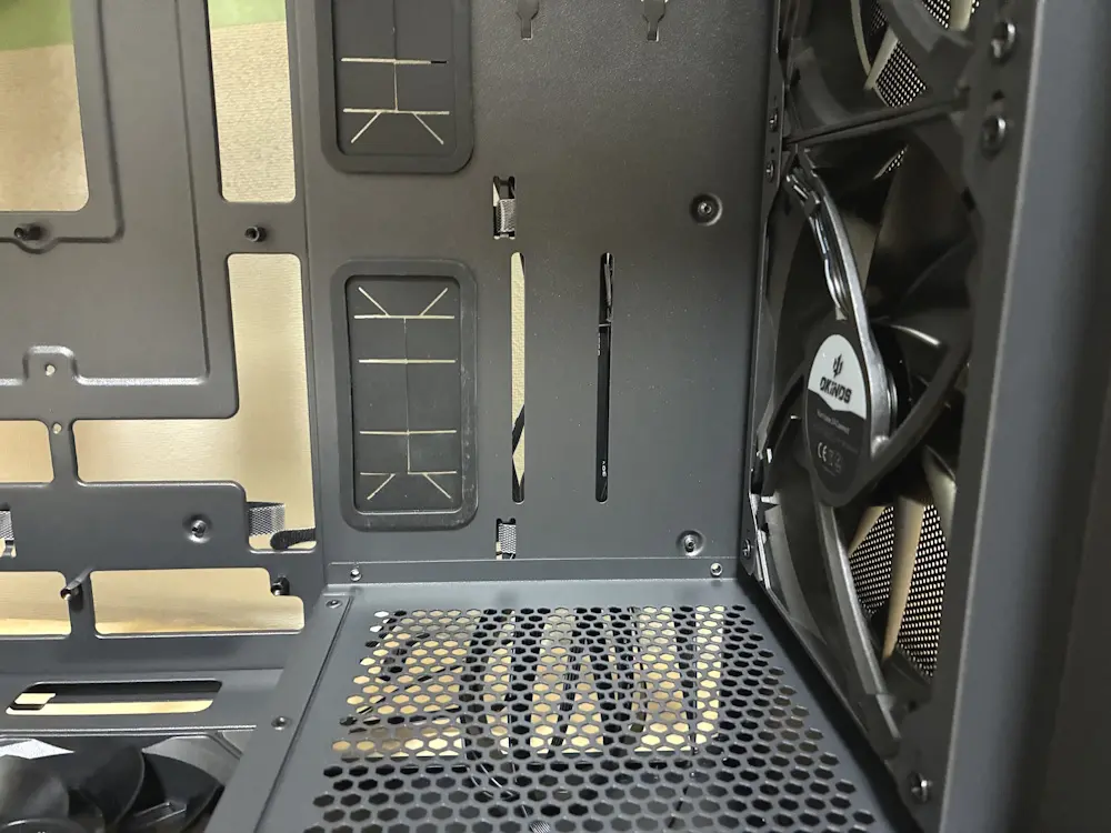 Okinos Air Crossのレビュー！GPU冷却能力が高いATX対応PCケース