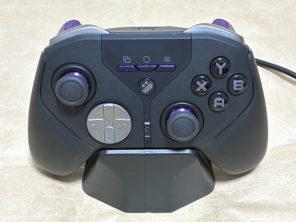 LEADJOY XENO PLUS COMBO本体を充電ドックに設置した様子